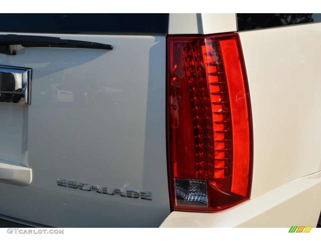 2013 Escalade Luxury AWD - White Diamond Tricoat / Ebony photo #23