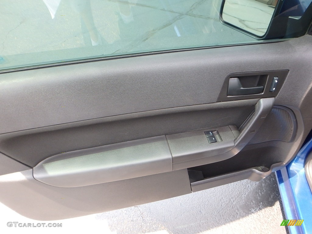 2009 Focus SE Coupe - Vista Blue Metallic / Charcoal Black photo #24