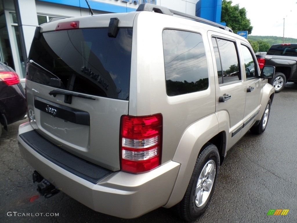 2010 Liberty Sport 4x4 - Light Sandstone Pearl / Dark Slate Gray photo #4