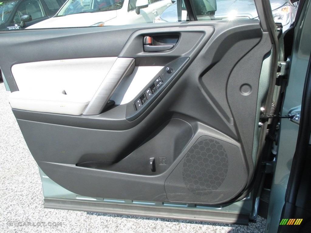 2016 Subaru Forester 2.5i Premium Gray Door Panel Photo #114643353