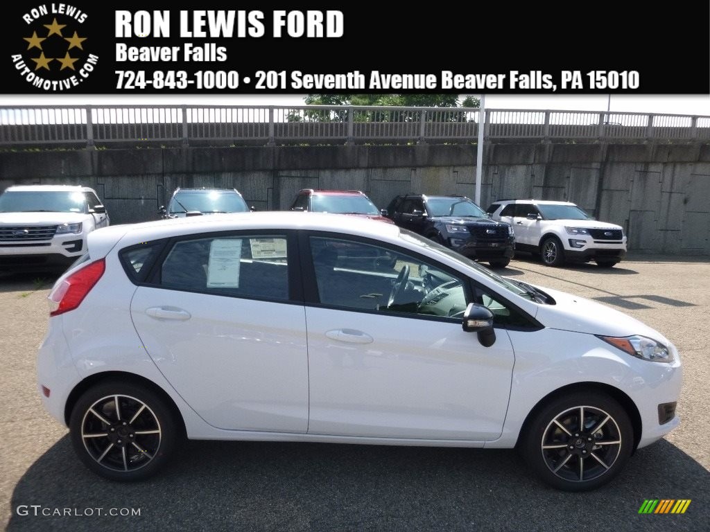 2016 Fiesta SE Hatchback - Oxford White / Charcoal Black photo #1