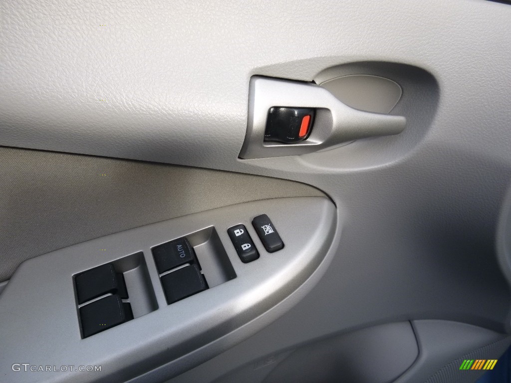 2013 Corolla LE - Tropical Sea Metallic / Ash photo #16