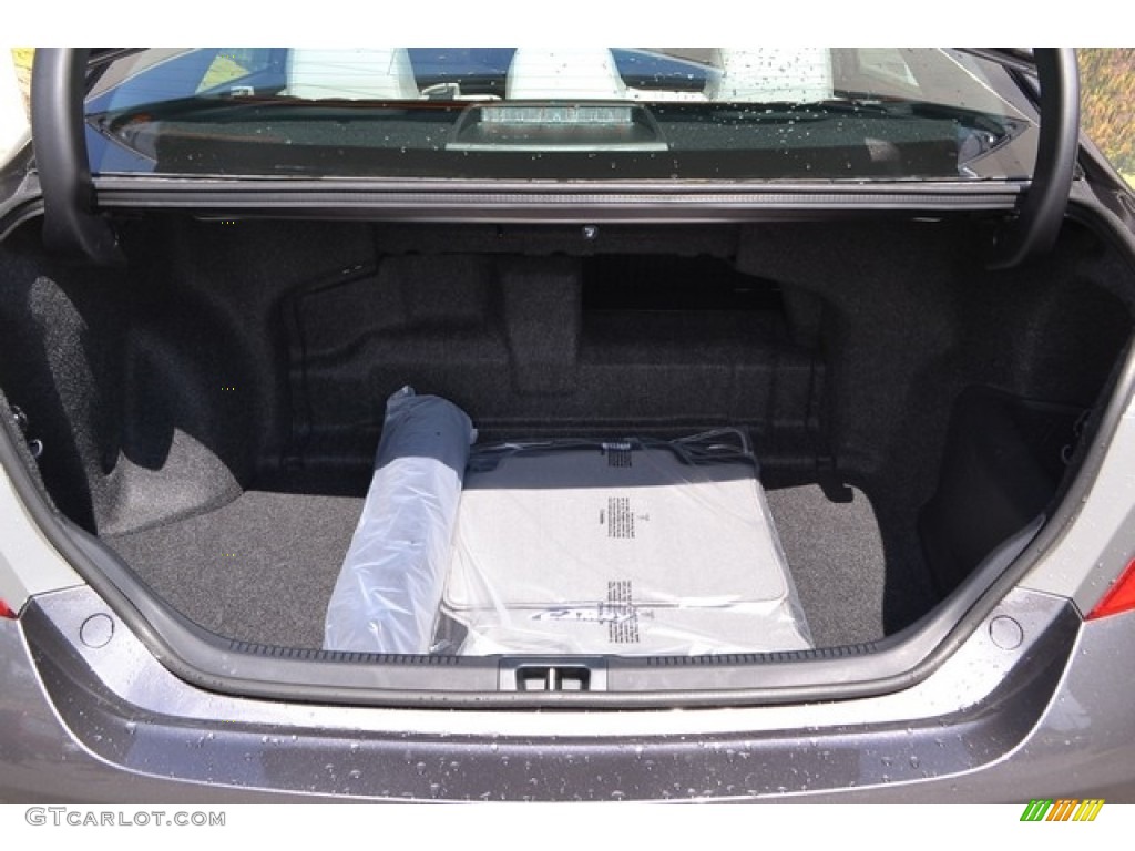 2017 Toyota Camry Hybrid XLE Trunk Photo #114657217
