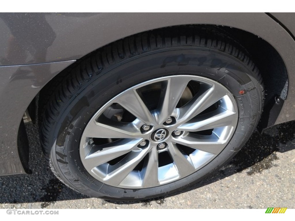 2017 Toyota Camry Hybrid XLE Wheel Photo #114657241