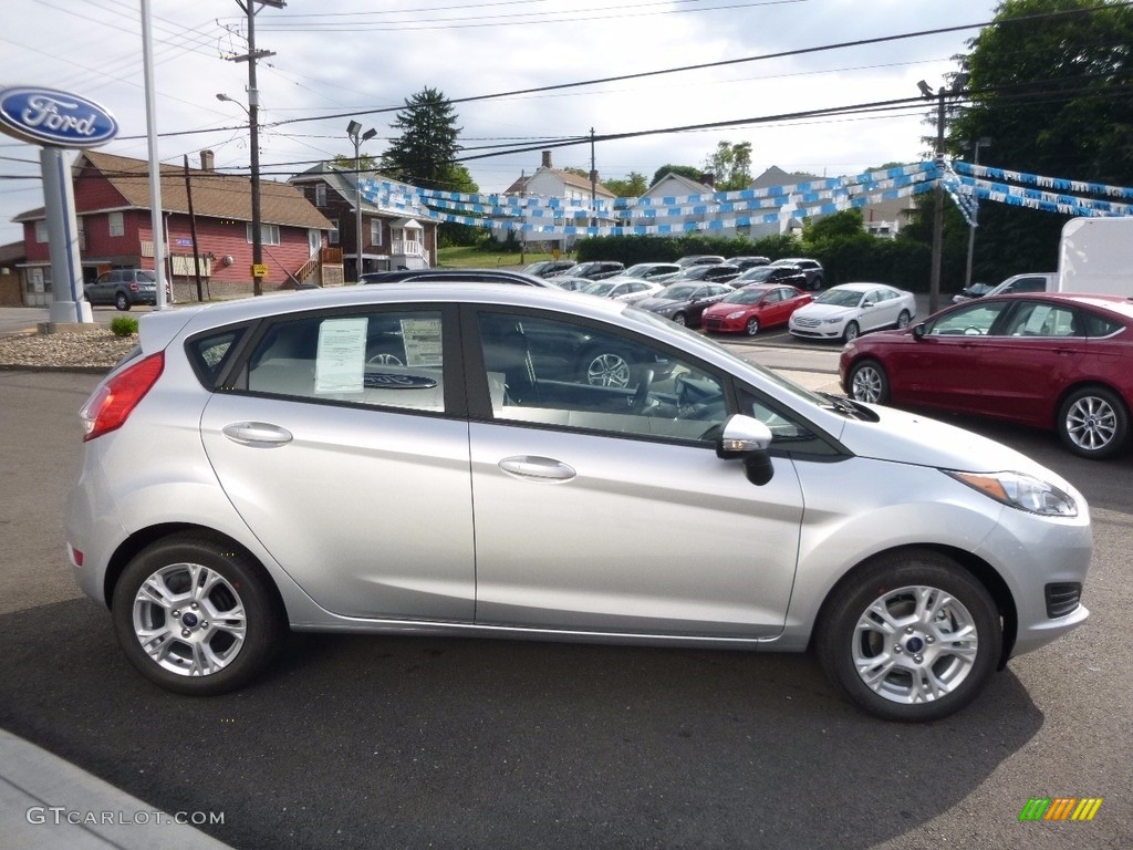 2016 Fiesta SE Hatchback - Ingot Silver Metallic / Charcoal Black photo #4