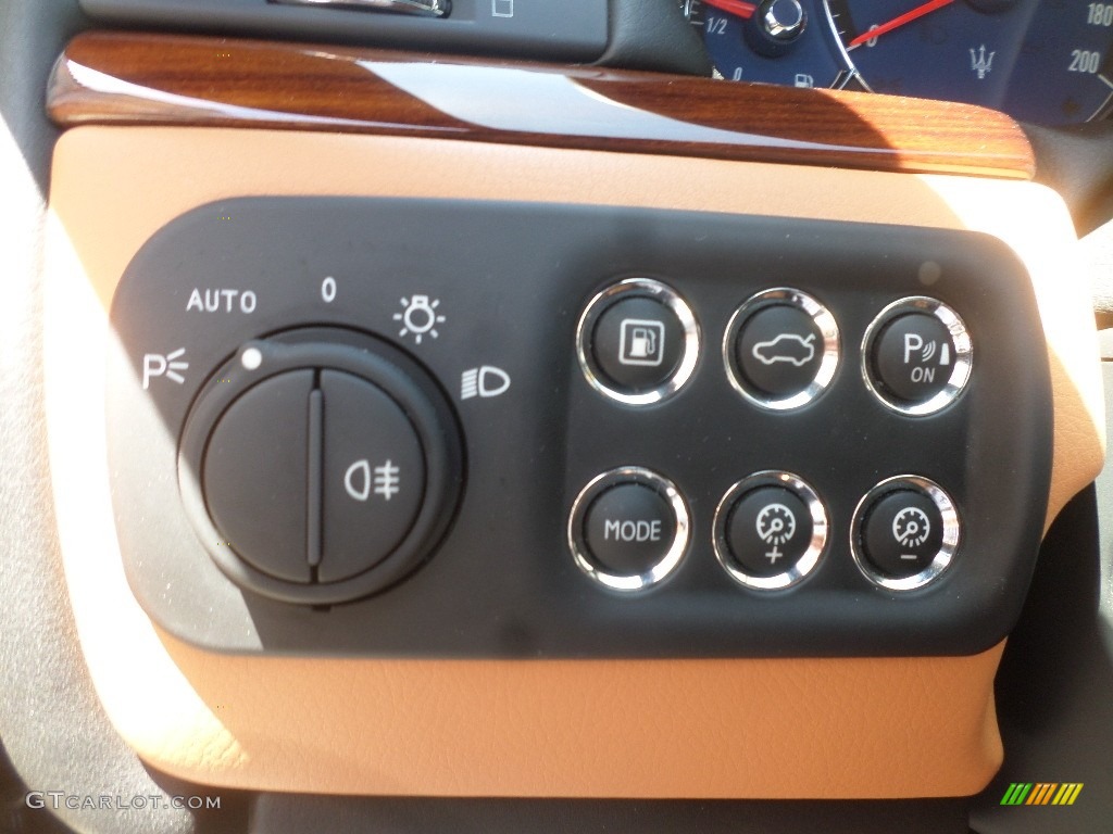2015 Maserati GranTurismo Sport Coupe Controls Photo #114689767