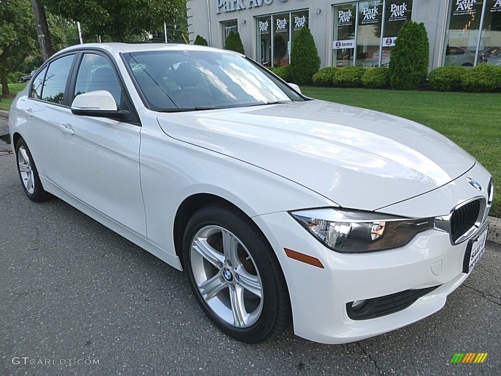 2013 3 Series 320i xDrive Sedan - Alpine White / Black photo #7