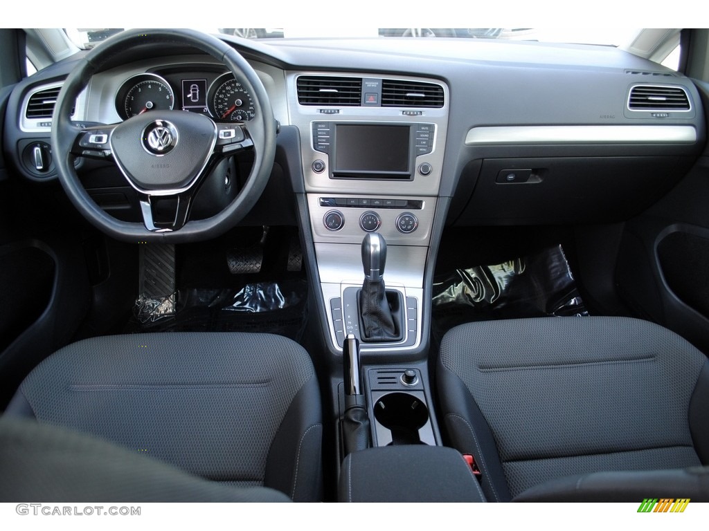 Quartz/Titan Black Two Tone Interior 2016 Volkswagen Golf 4 Door 1.8T S Photo #114731280