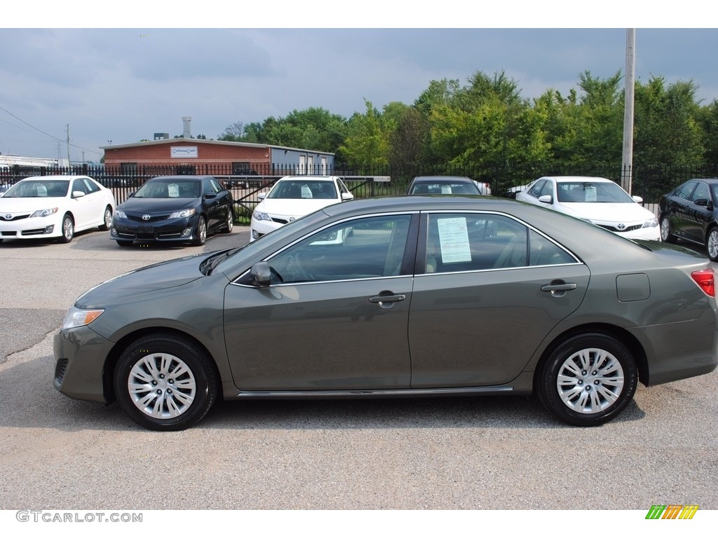 2013 Camry LE - Cypress Green Metallic / Ivory photo #2