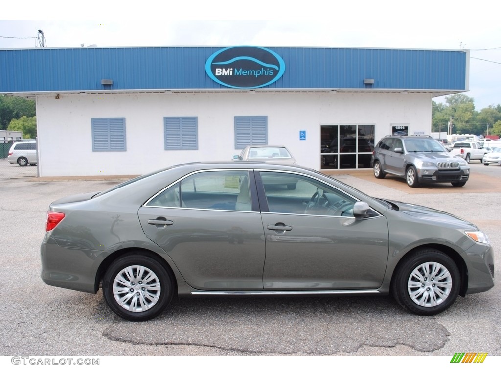 2013 Camry LE - Cypress Green Metallic / Ivory photo #6