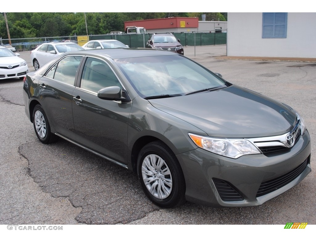 2013 Camry LE - Cypress Green Metallic / Ivory photo #7