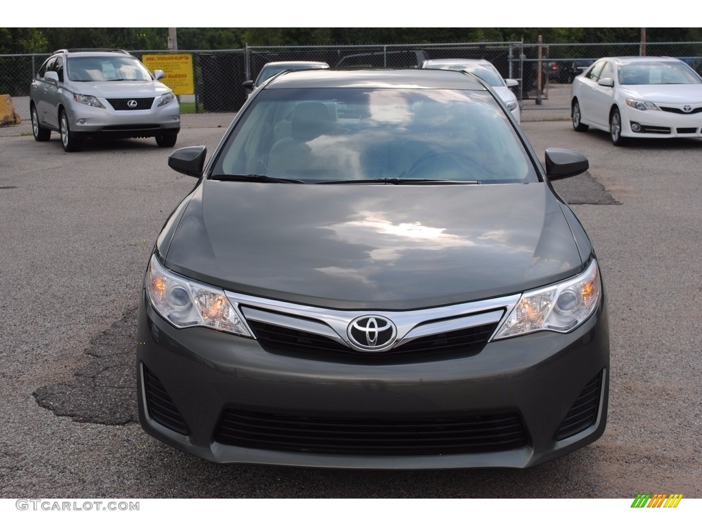 2013 Camry LE - Cypress Green Metallic / Ivory photo #8