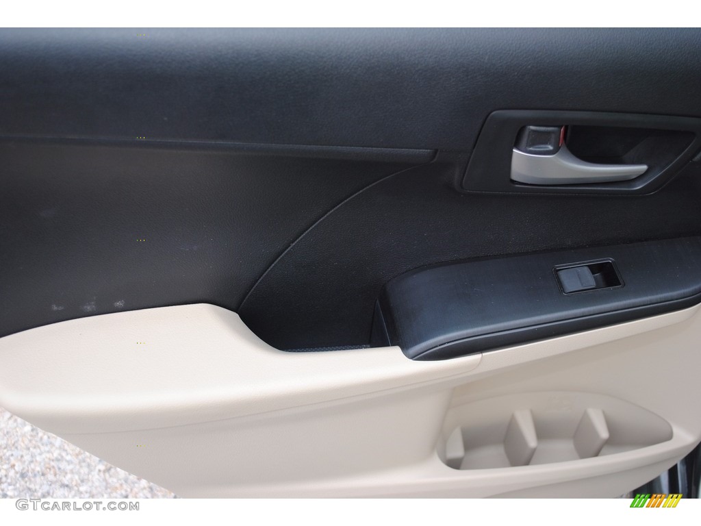 2013 Camry LE - Cypress Green Metallic / Ivory photo #18