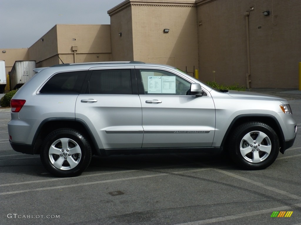 2011 Grand Cherokee Laredo X Package 4x4 - Bright Silver Metallic / Black photo #28