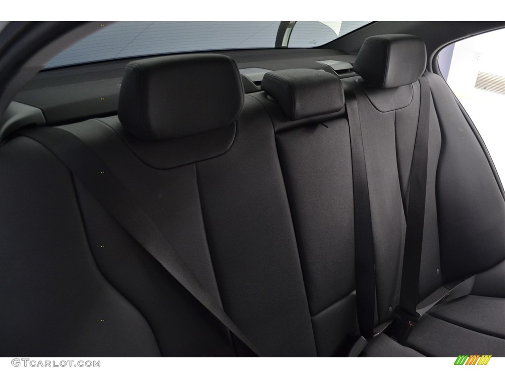 2013 3 Series 320i Sedan - Mineral White Metallic / Black photo #19