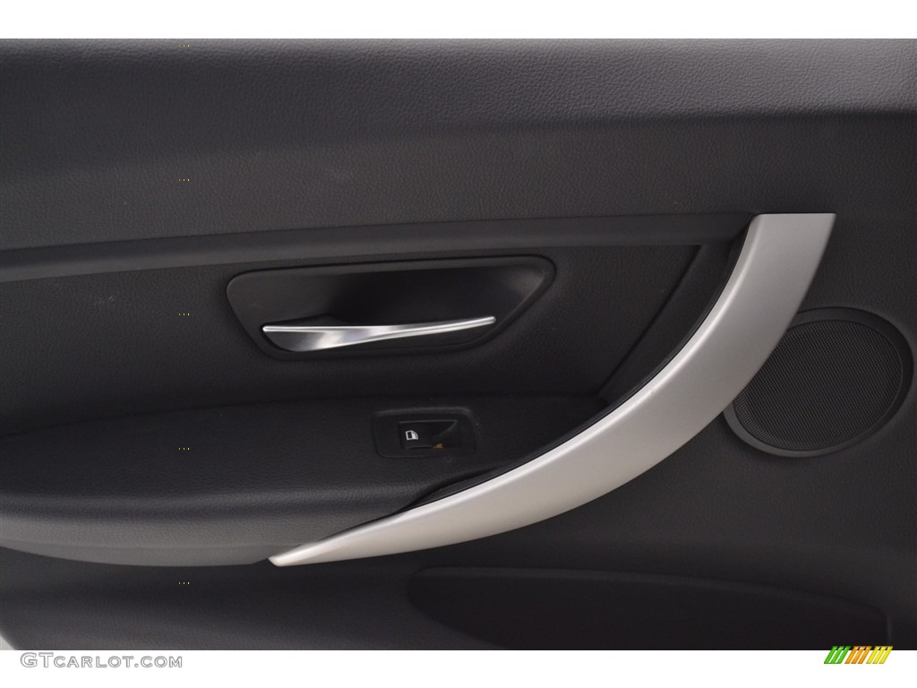 2013 3 Series 320i Sedan - Mineral White Metallic / Black photo #20
