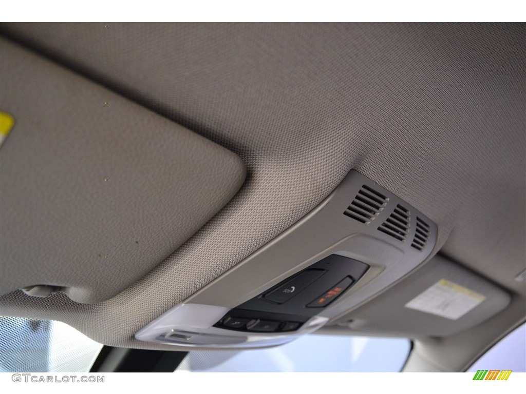 2013 3 Series 320i Sedan - Mineral White Metallic / Black photo #24