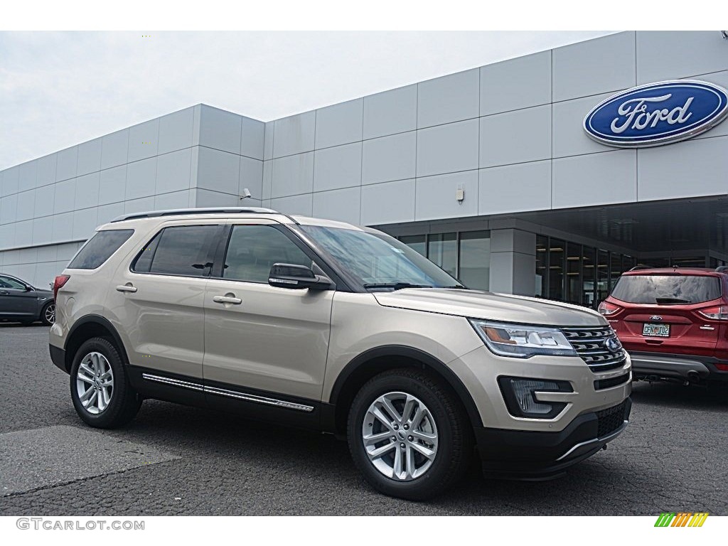 2017 Explorer XLT - White Gold / Medium Light Camel photo #1