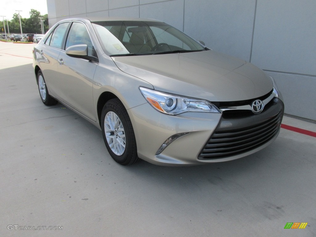 Creme Brulee Mica 2017 Toyota Camry LE Exterior Photo #114776057