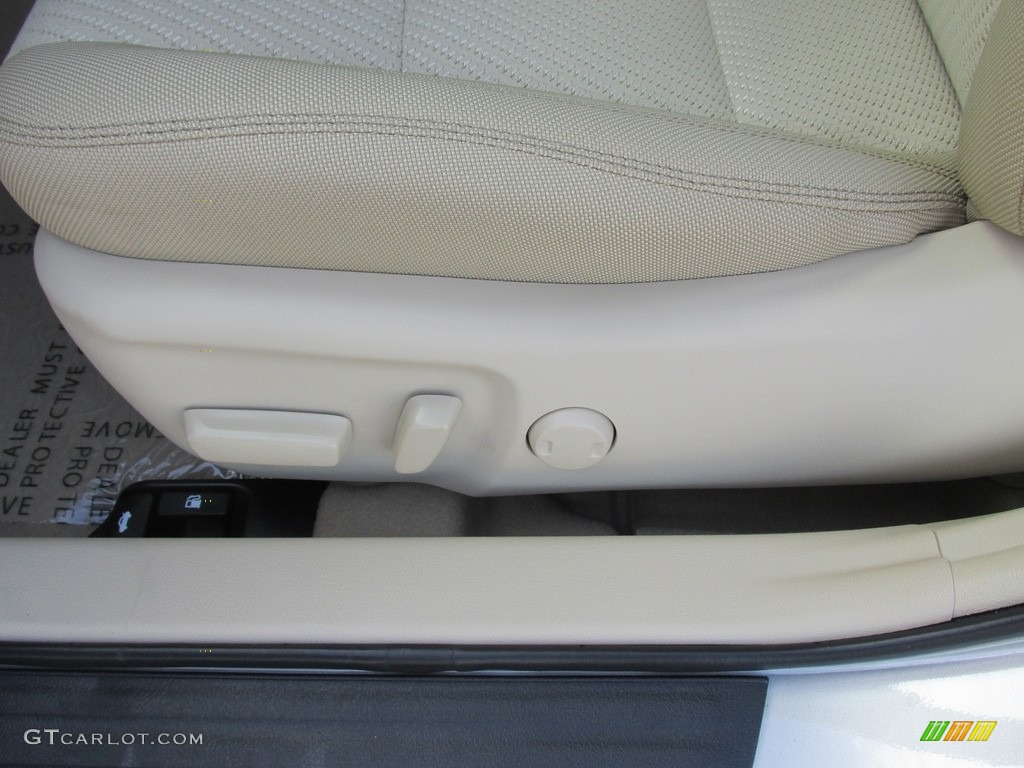 2017 Toyota Camry LE Controls Photo #114776441