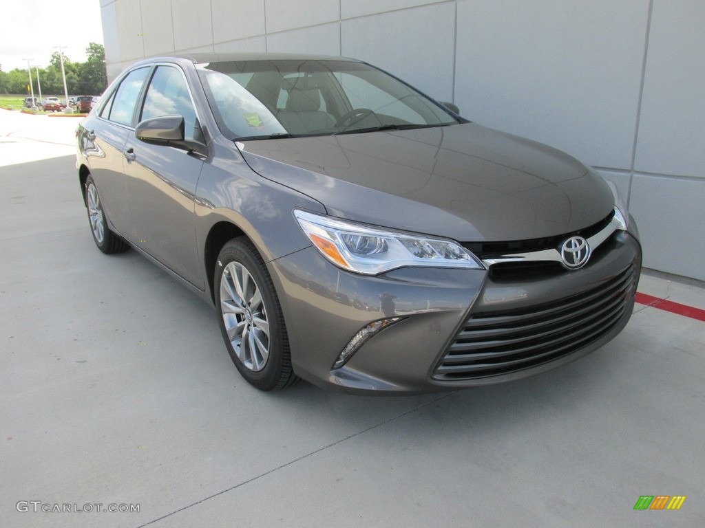 2017 Toyota Camry XLE V6 Exterior Photos