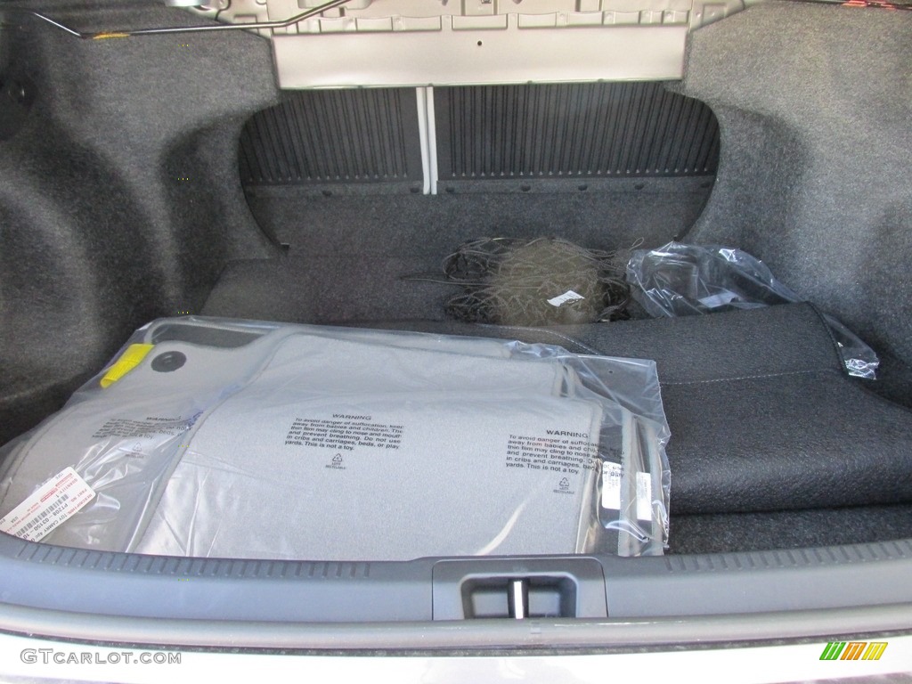 2017 Toyota Camry XLE V6 Trunk Photos