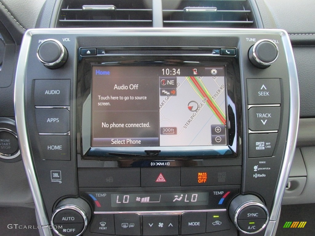 2017 Toyota Camry XLE V6 Controls Photo #114777131