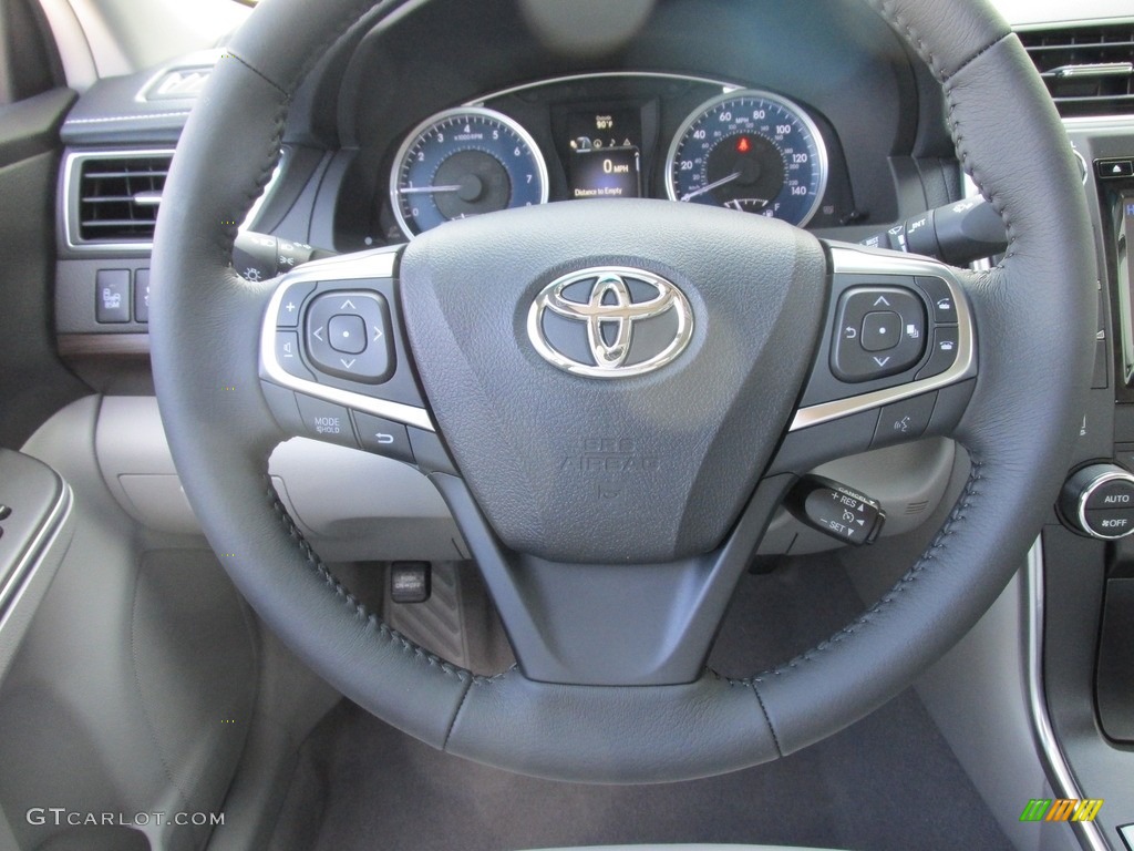 2017 Toyota Camry XLE V6 Steering Wheel Photos