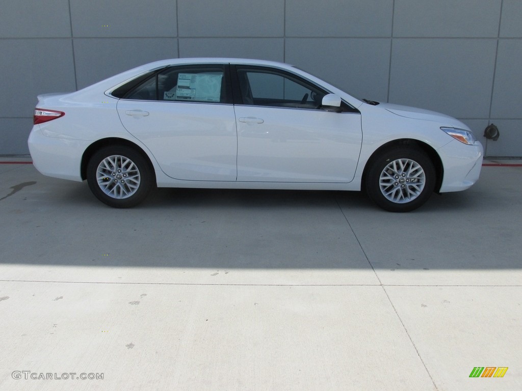 Super White 2017 Toyota Camry LE Exterior Photo #114777350