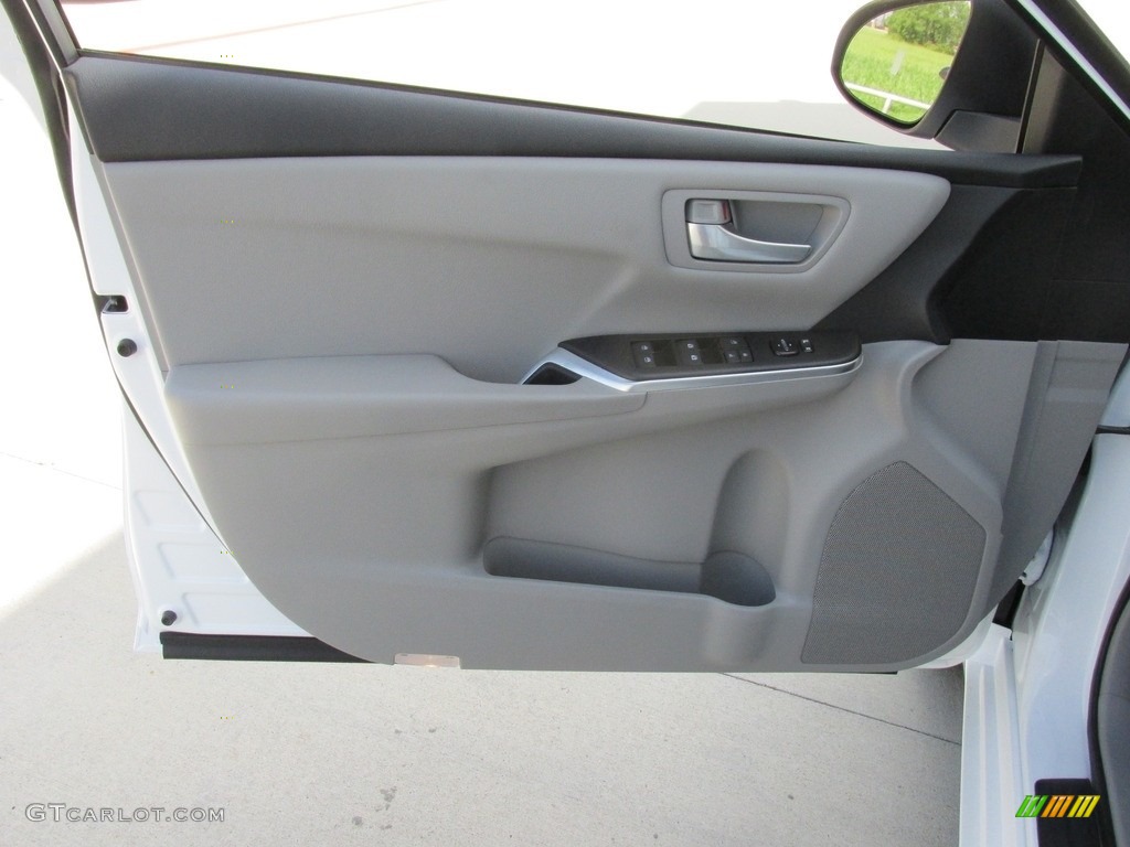2017 Toyota Camry LE Ash Door Panel Photo #114777662