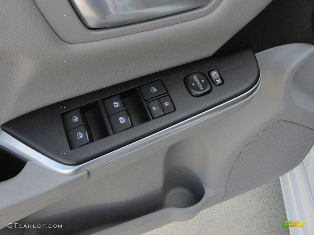 2017 Toyota Camry LE Controls Photo #114777683