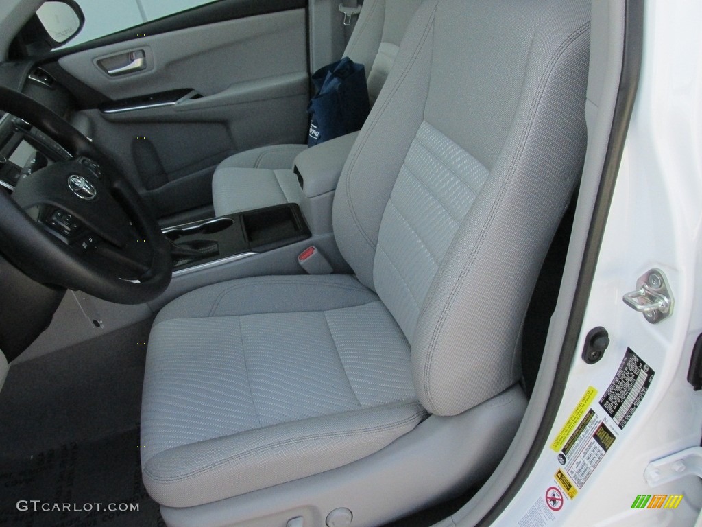 2017 Toyota Camry LE Front Seat Photo #114777704