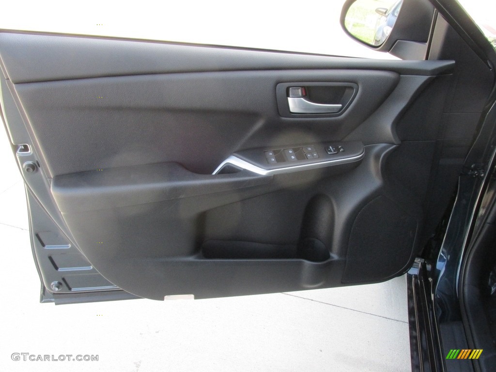 2017 Camry SE - Cosmic Gray Mica / Black photo #19