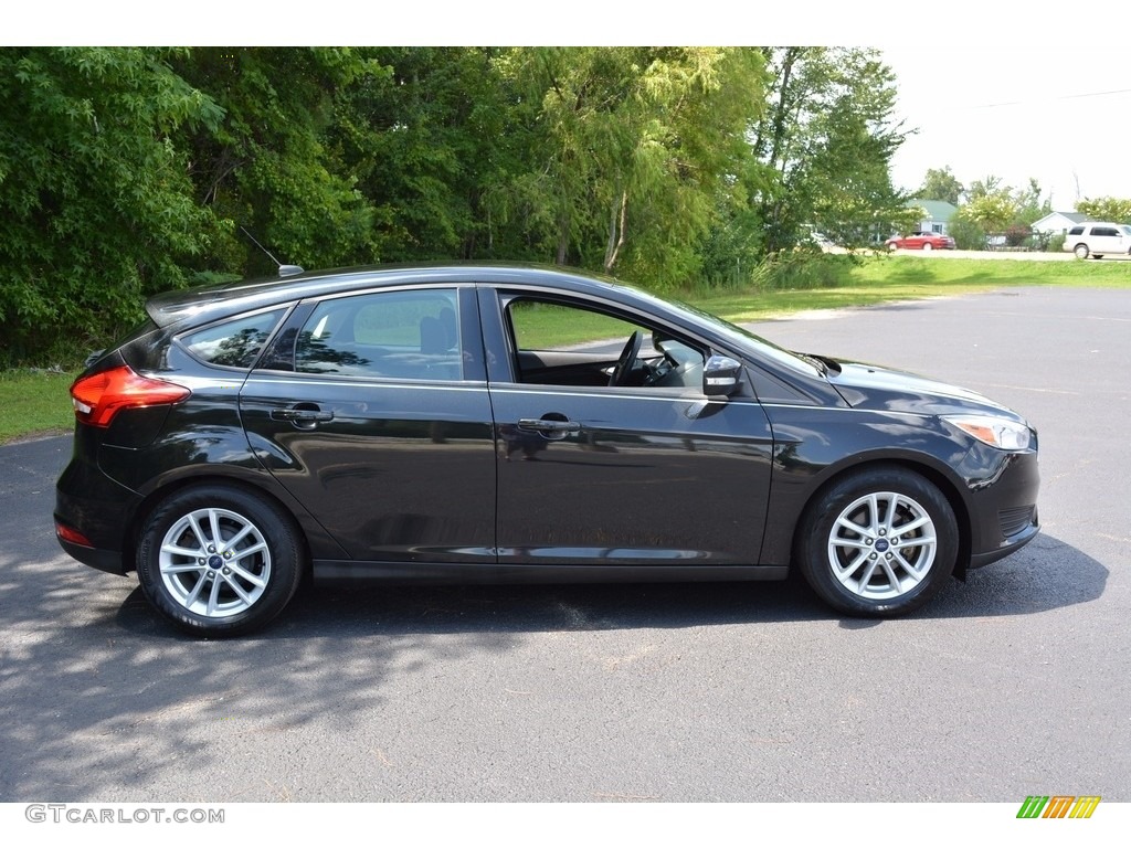 2015 Focus SE Hatchback - Tuxedo Black Metallic / Charcoal Black photo #2