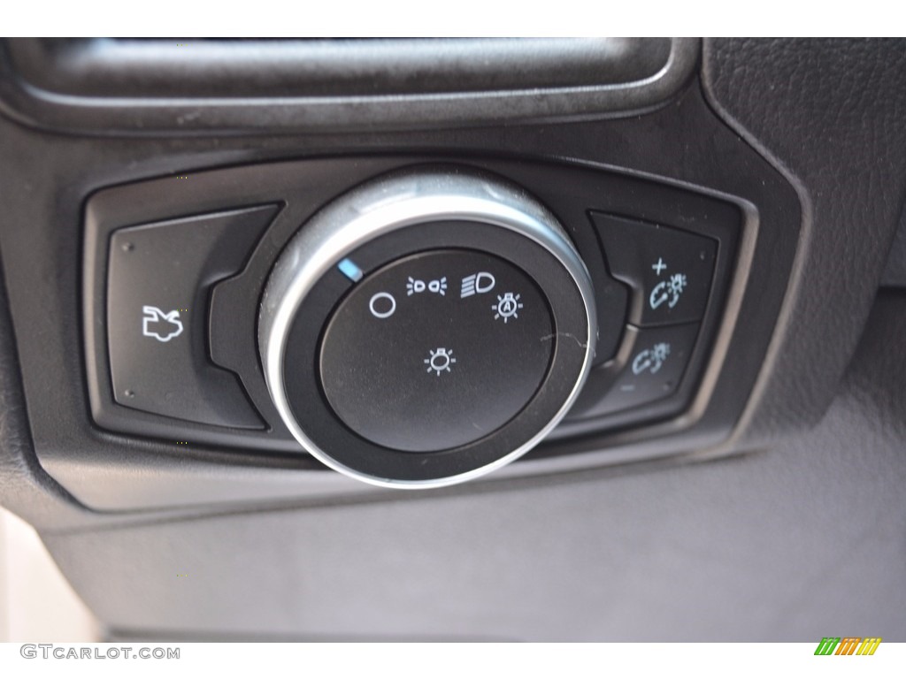 2015 Focus SE Hatchback - Tuxedo Black Metallic / Charcoal Black photo #11