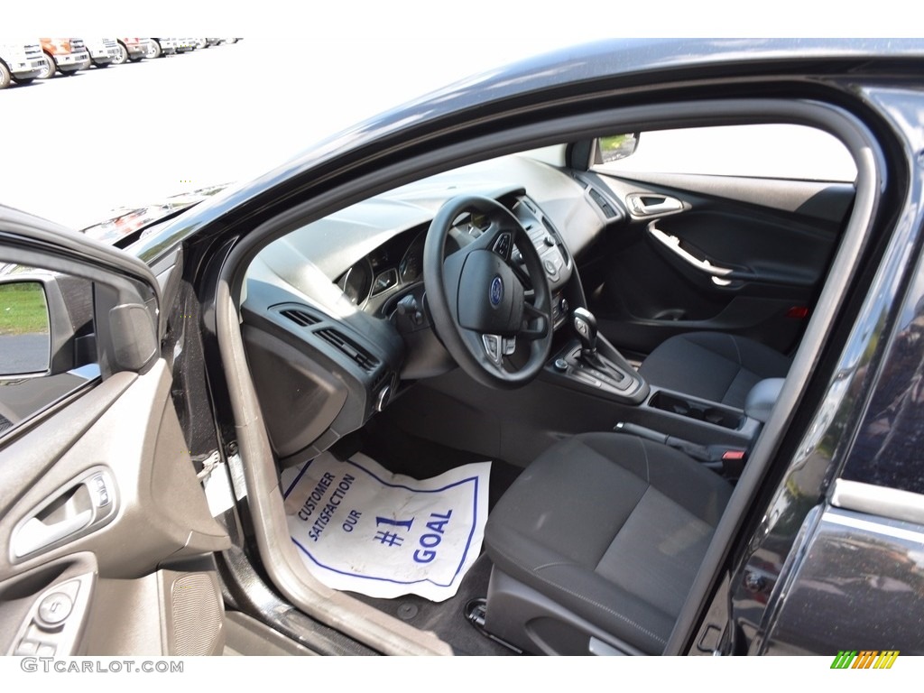 2015 Focus SE Hatchback - Tuxedo Black Metallic / Charcoal Black photo #18