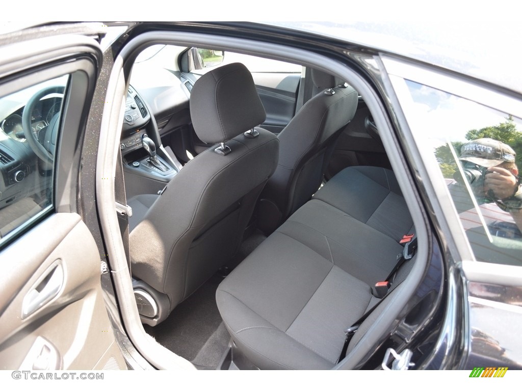 2015 Focus SE Hatchback - Tuxedo Black Metallic / Charcoal Black photo #20