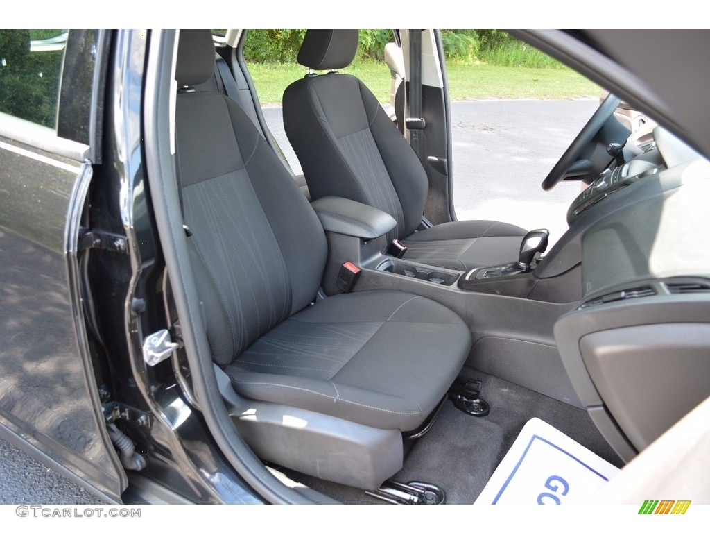 2015 Focus SE Hatchback - Tuxedo Black Metallic / Charcoal Black photo #24