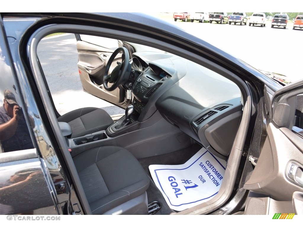 2015 Focus SE Hatchback - Tuxedo Black Metallic / Charcoal Black photo #25