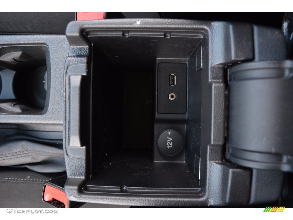 2015 Focus SE Hatchback - Tuxedo Black Metallic / Charcoal Black photo #29