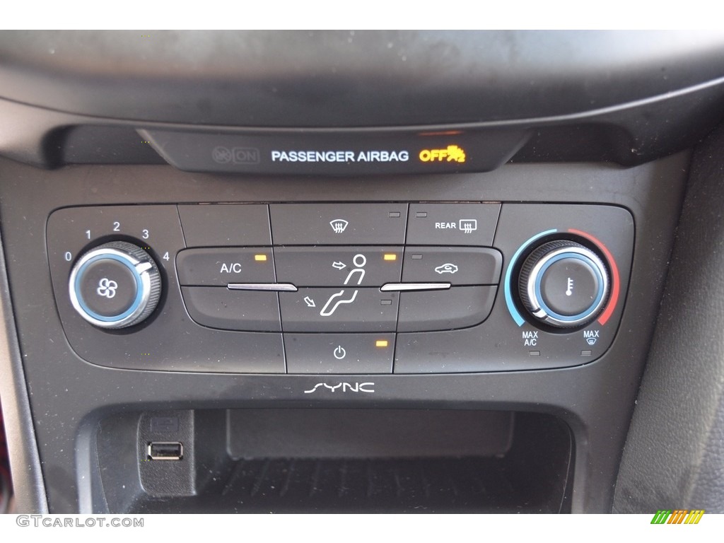 2015 Focus SE Hatchback - Tuxedo Black Metallic / Charcoal Black photo #35