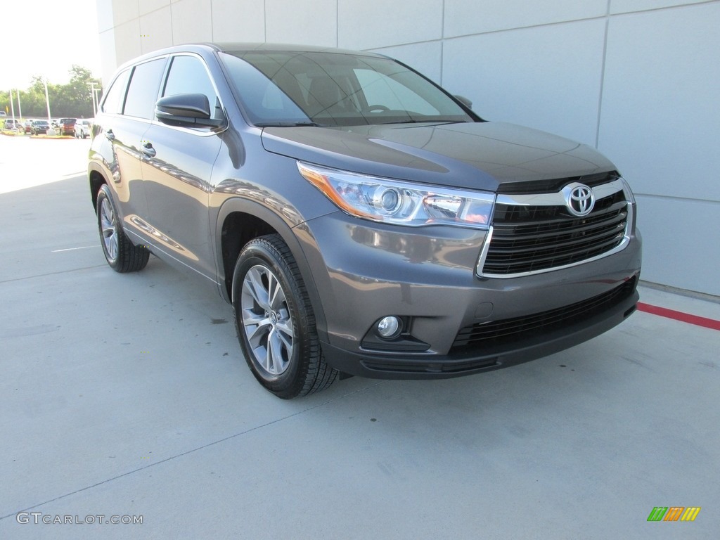 2016 Highlander LE Plus - Predawn Gray Mica / Black photo #1