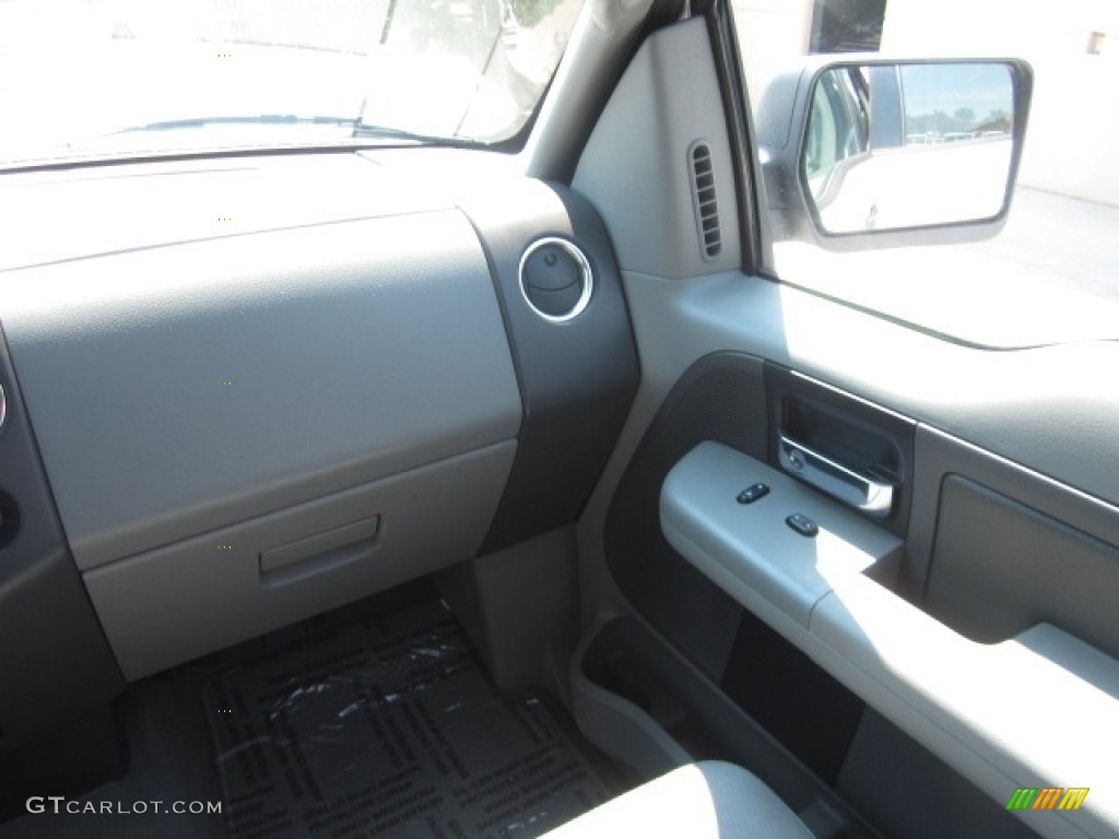 2004 F150 XLT SuperCrew 4x4 - Oxford White / Medium/Dark Flint photo #20