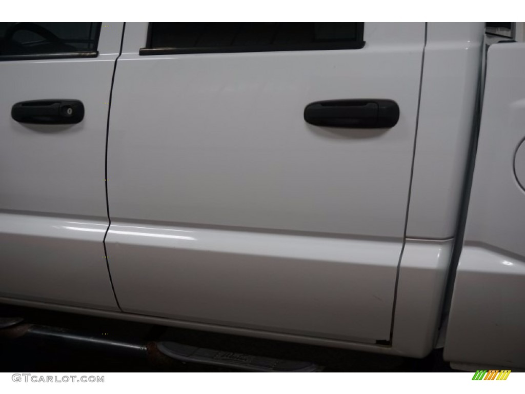 2005 Dakota SLT Quad Cab 4x4 - Bright White / Medium Slate Gray photo #74