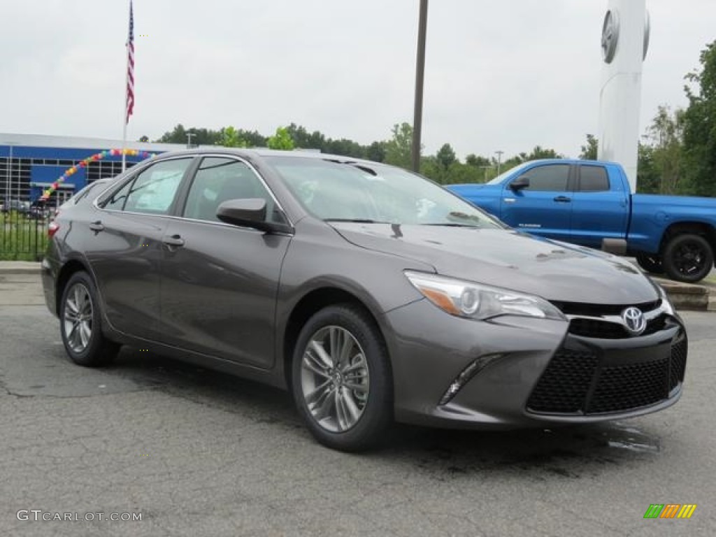 Predawn Gray Mica 2017 Toyota Camry SE Exterior Photo #114805345