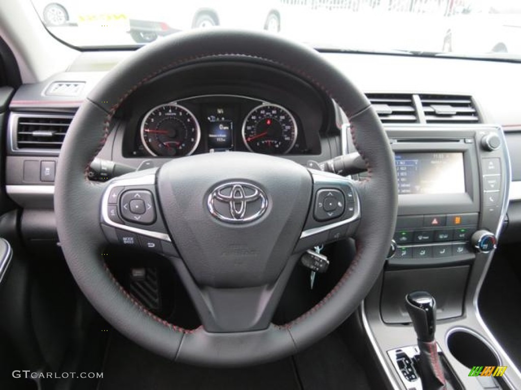 2017 Toyota Camry SE Black Steering Wheel Photo #114805420