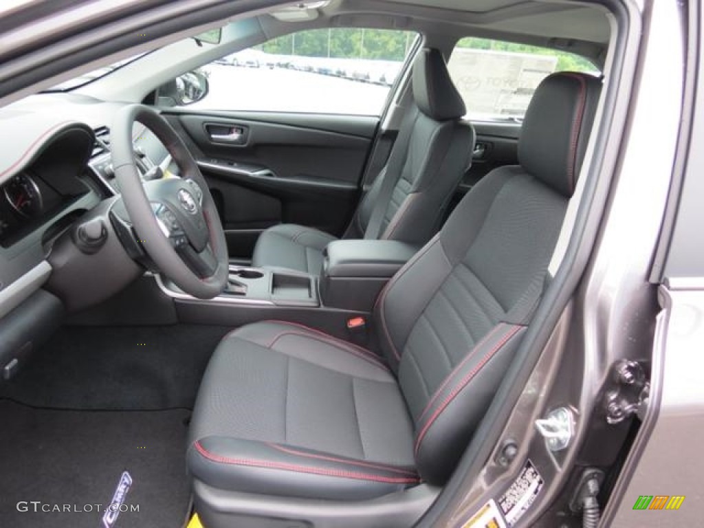 2017 Toyota Camry SE Front Seat Photo #114805480