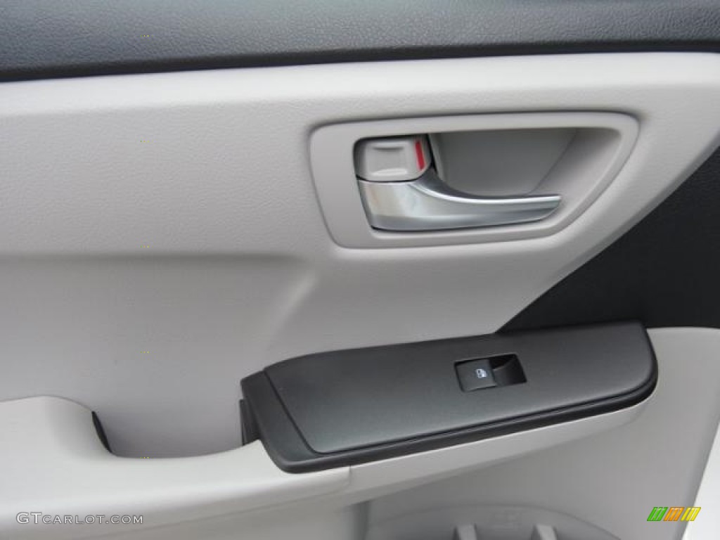 2017 Camry SE - Blizzard White Pearl / Black photo #7