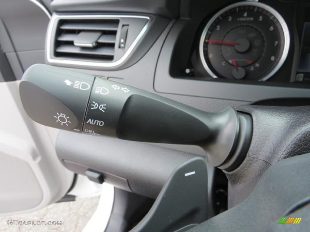 2017 Toyota Camry SE Controls Photo #114806092