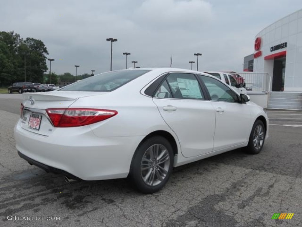 2017 Camry SE - Blizzard White Pearl / Black photo #22